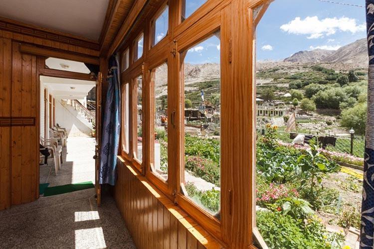 Hotel Lake View Nako Kültér fotó