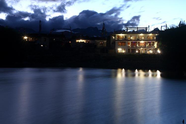 Hotel Lake View Nako Kültér fotó